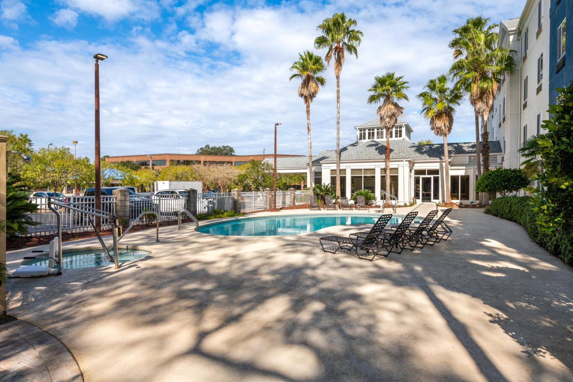Hilton Garden Inn Tallahassee Exterior photo